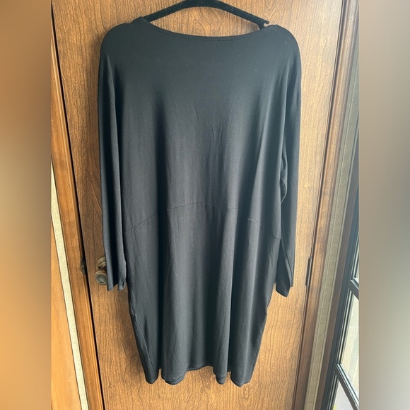 Eileen Fisher Black Long Sleeve Crewneck Viscose
Dress with Pockets Size medium - Picture 4 of 10